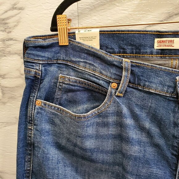 Levi Strauss Signature Jeans Women Size 18 Blue Stretch Denim Boyfriend Cuffs - Picture 2 of 14